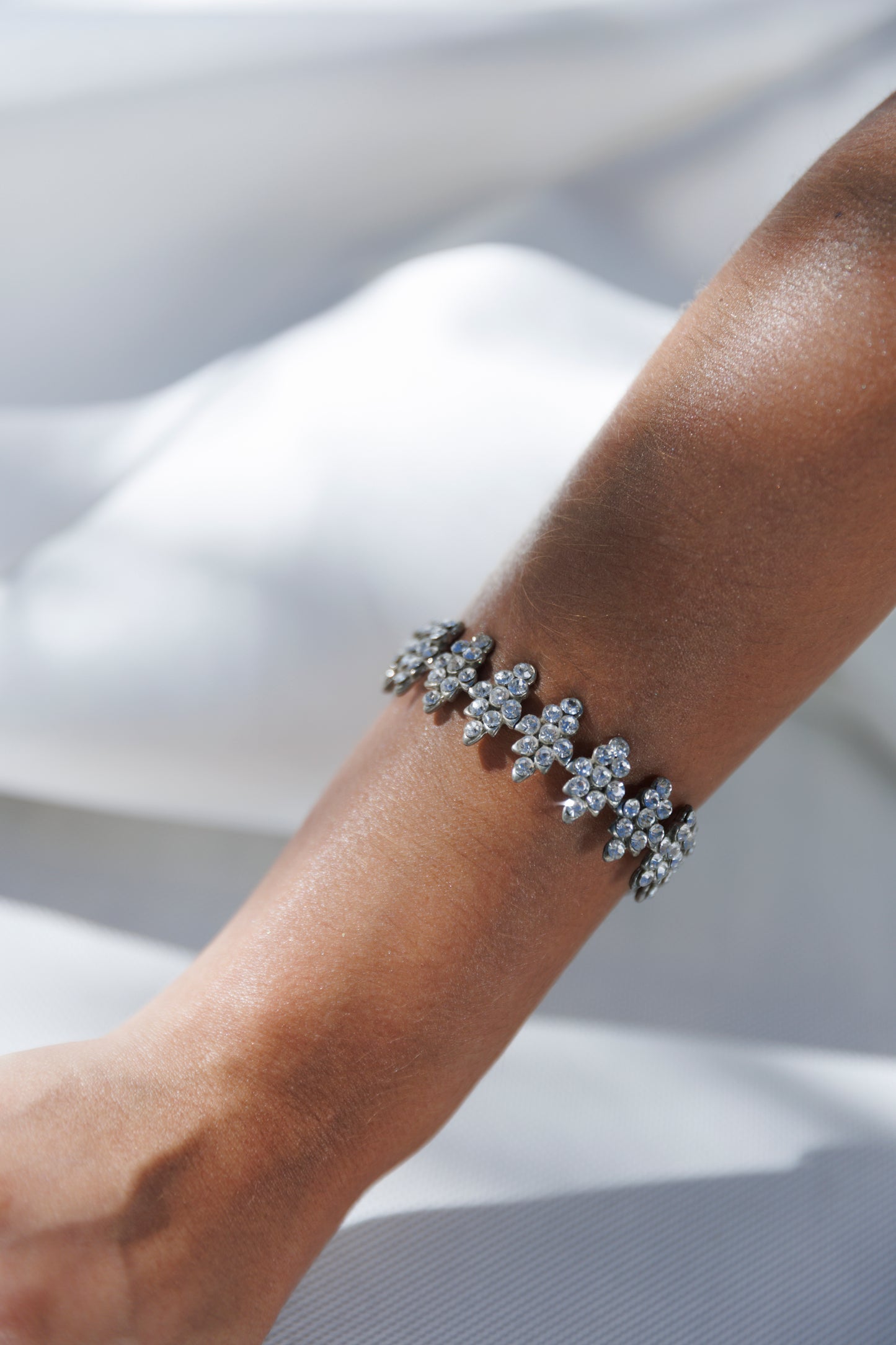 Pulseira de Cristais Florais Elegante